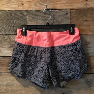 Lululemon run times short 4" SIZE 4